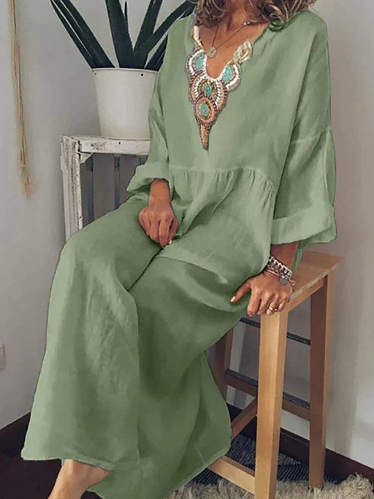 Nina - Robe longue élégante avec décolleté ornementé