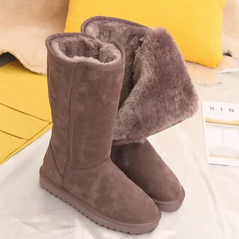 Mathea - Bottes élégantes en daim avec passepoil stylisé pour femmes