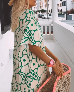 Robe ample imprimée avec col en V