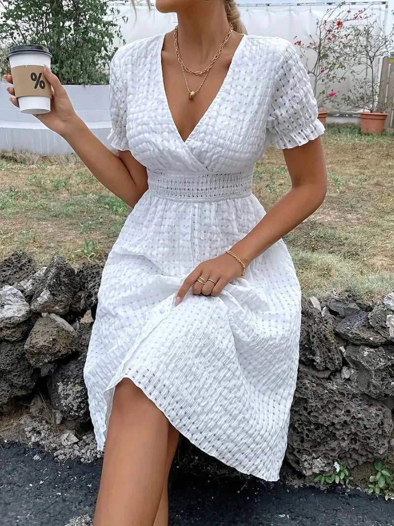 Hilda - Magnifique robe classique avec décolleté