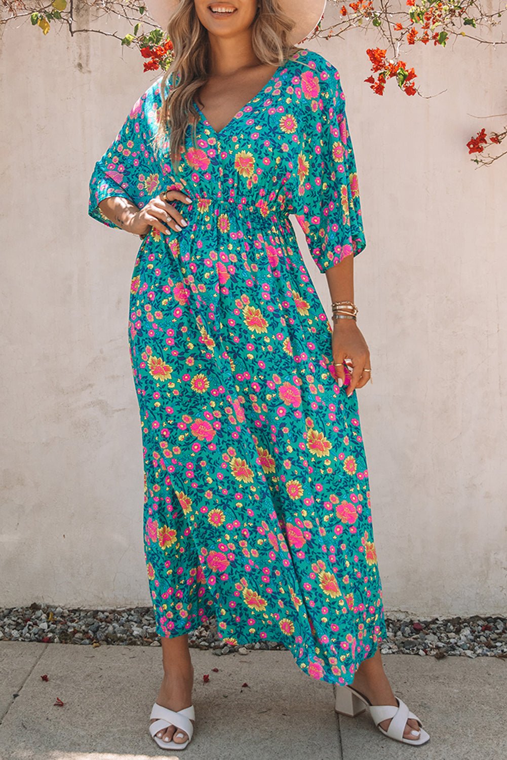 Claudia - Robe longue bohème verte à encolure en V profonde et imprimé floral