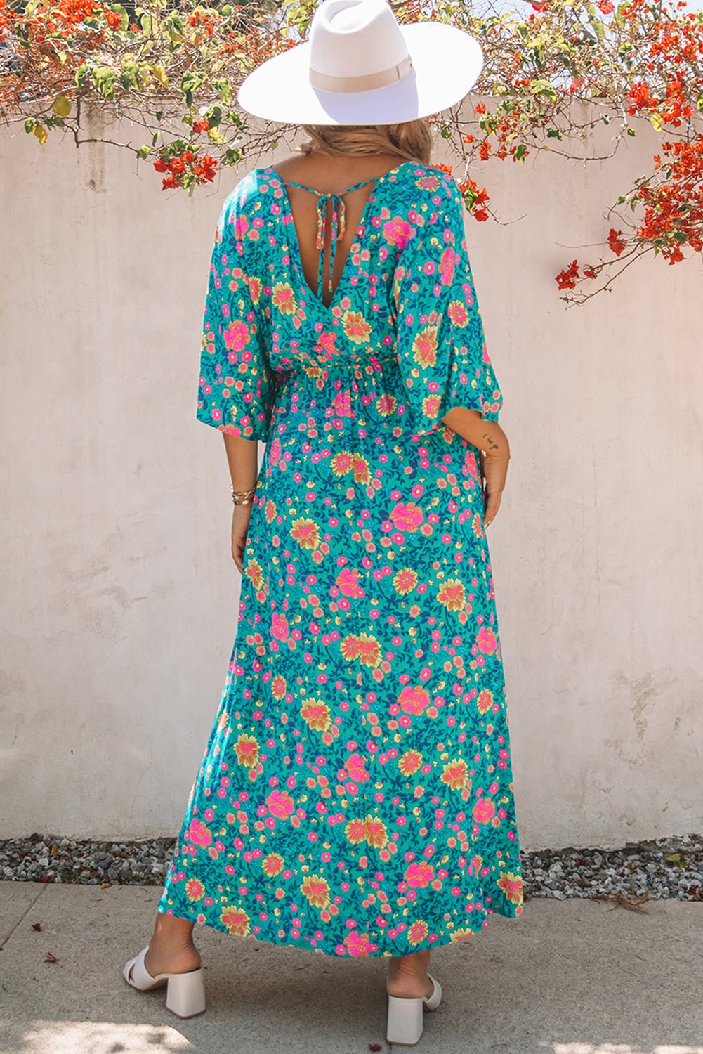 Claudia - Robe longue bohème verte à encolure en V profonde et imprimé floral