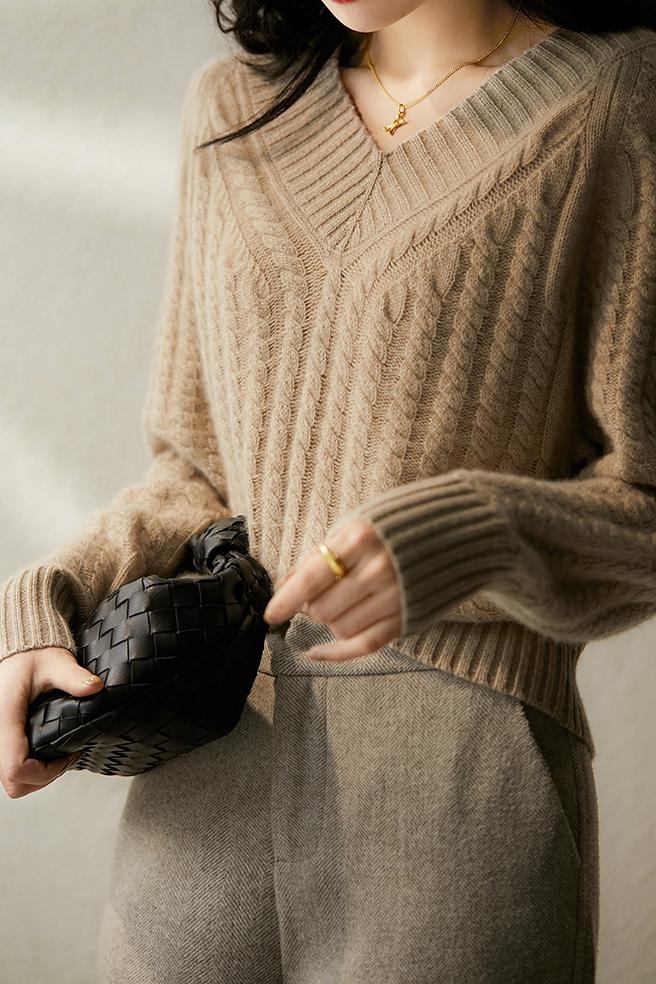 Sienna | Pull Tricoté avec Encolure en V et Tricot Torsadé pour Femmes