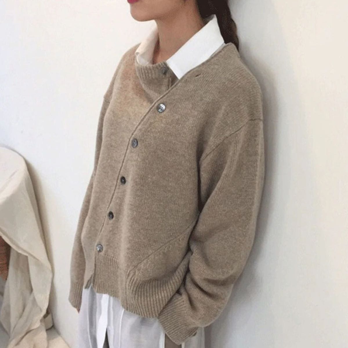 Léa | Veste de luxe avec Détails de Boutons Asymétriques et Confort Doux pour Femmes