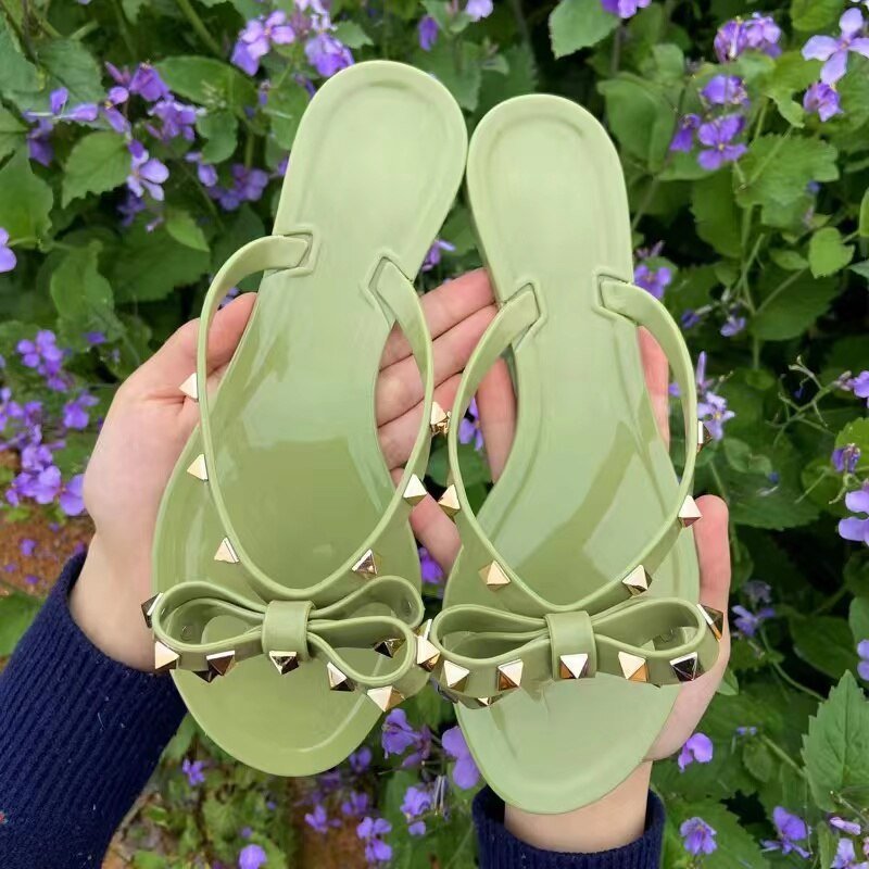 Saar | Sandales à tongs avec nœuds et rivets
