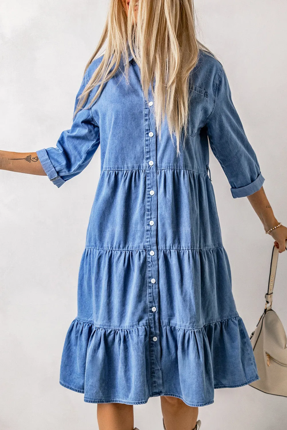 Bruna - Robe-chemise en denim dégradé avec patte de boutonnage devant et volants