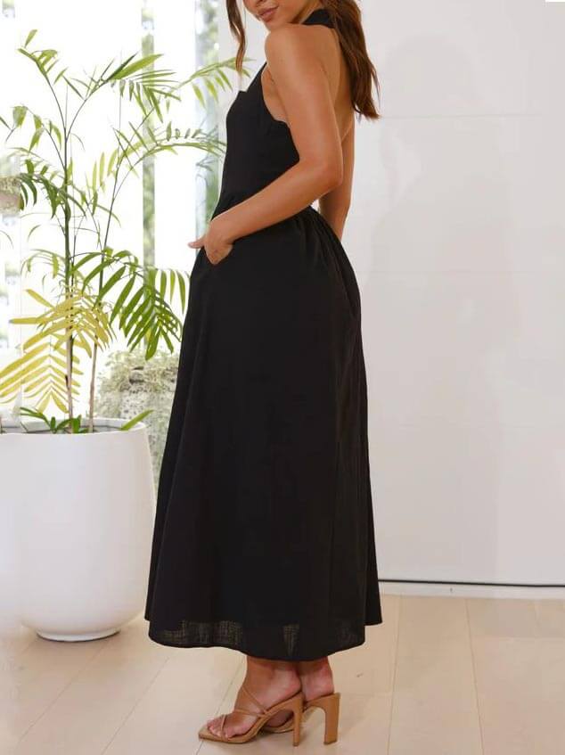 Amalie - Petite robe noire avec encolure licou et taille midi ajustée