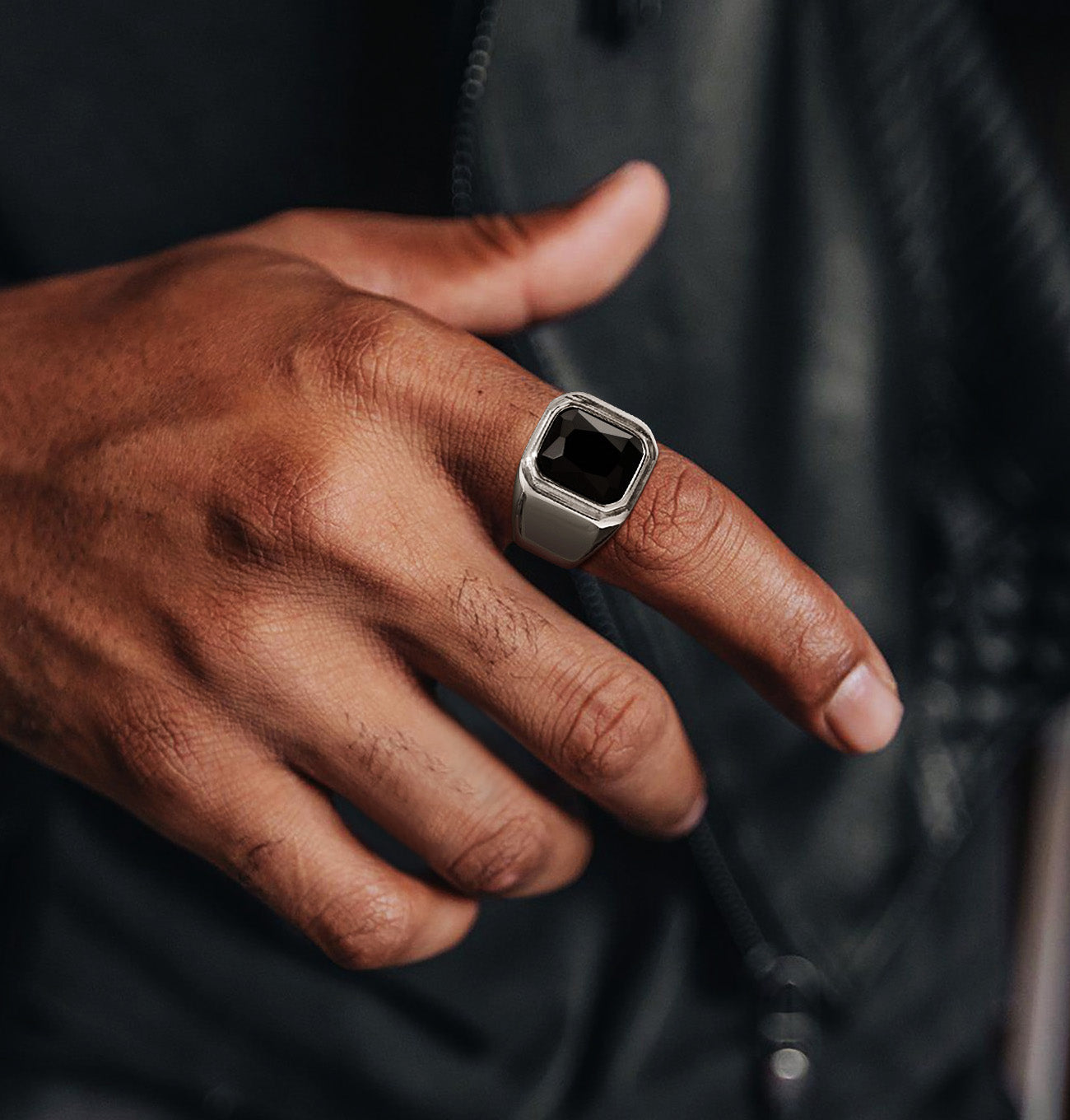 Zénith | Bague Carrée en Acier Inoxydable avec Pierre Noire Géométrique pour Hommes