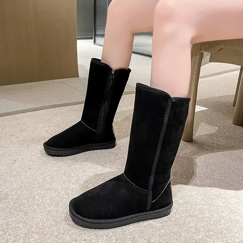 Mathea - Bottes élégantes en daim avec passepoil stylisé pour femmes