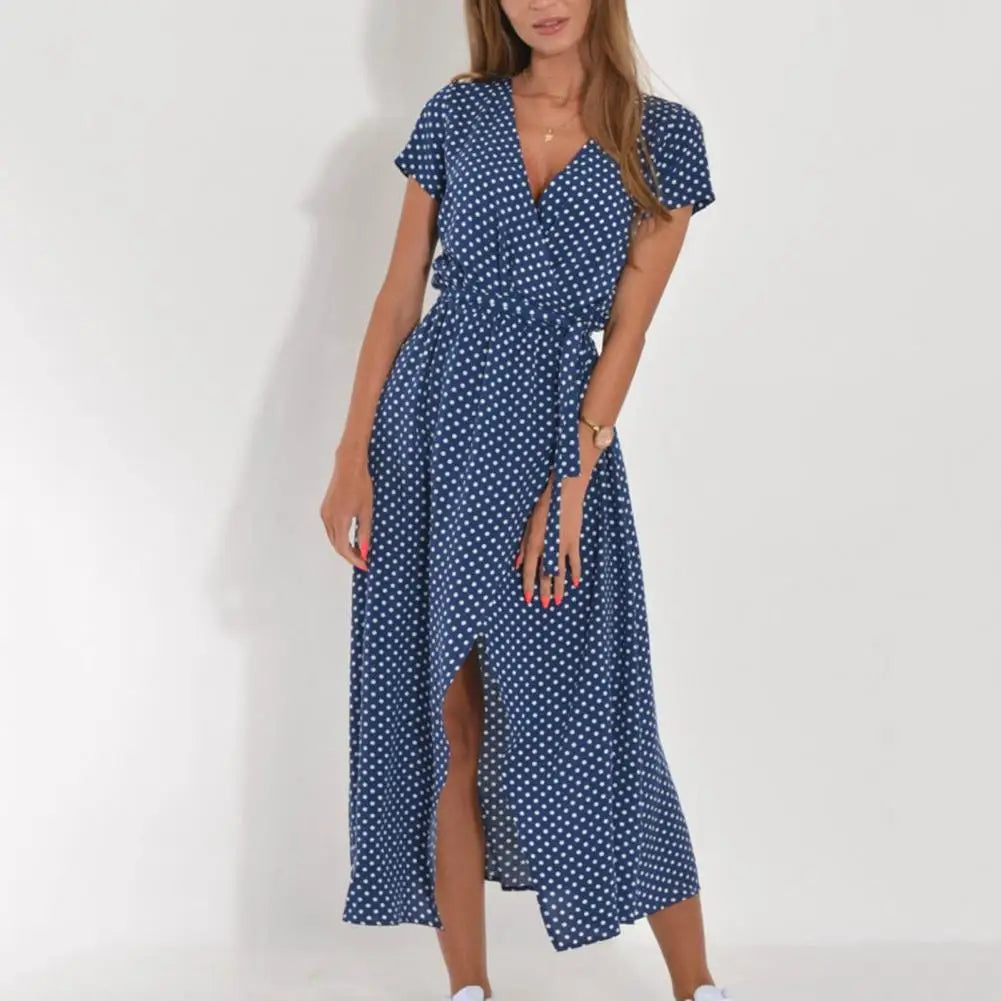 Boutique - Robe ajustée à manches courtes et col en V