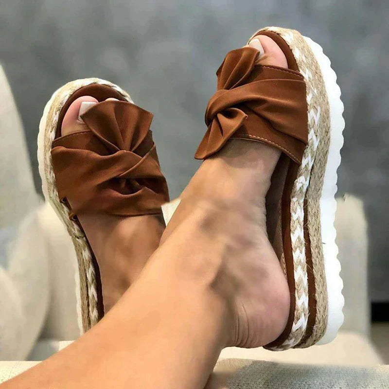 Vanya - Pantoufles de luxe et de style avec ruban élégant pour femmes