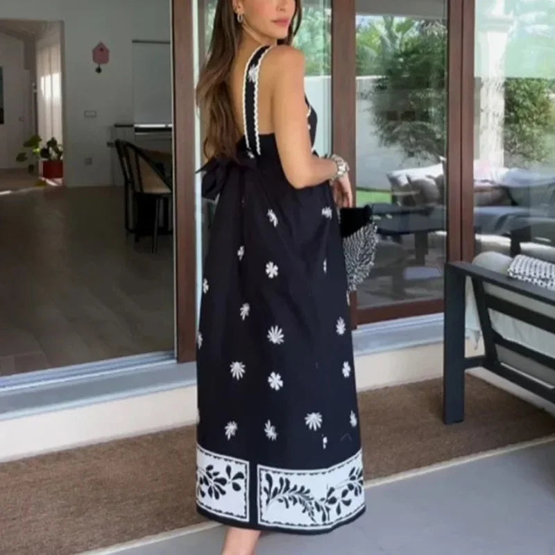 Céline | Robe noire fleurie gracieuse