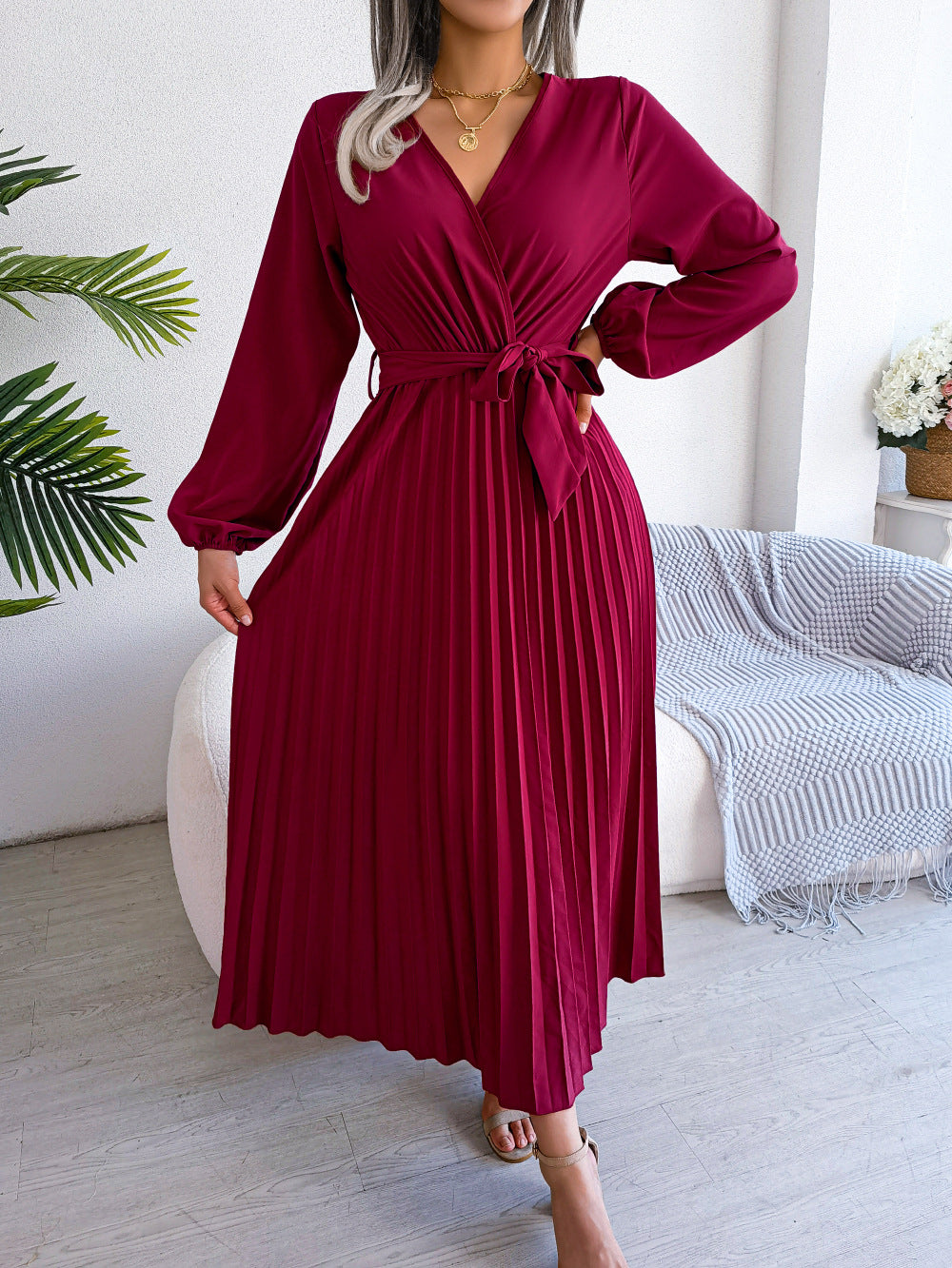 Aurore | Robe Longue Plissée avec Décolleté en V et Ourlet Surdimensionné pour Femmes