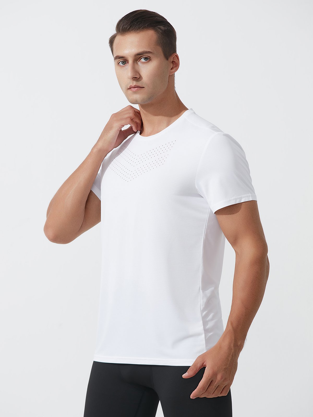 Aquila | Chemise de sport avec Tissu Ultra-Léger et Aérations Découpées au Laser pour Hommes