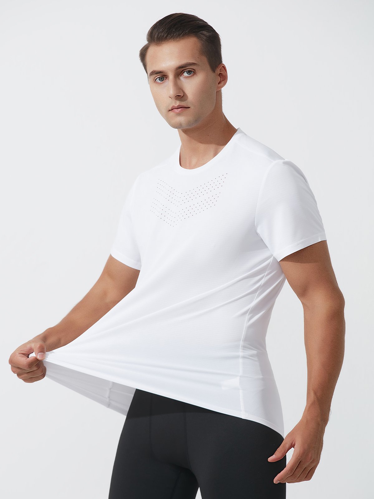 Aquila | Chemise de sport avec Tissu Ultra-Léger et Aérations Découpées au Laser pour Hommes