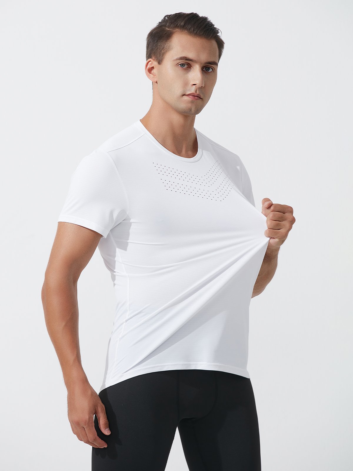 Aquila | Chemise de sport avec Tissu Ultra-Léger et Aérations Découpées au Laser pour Hommes