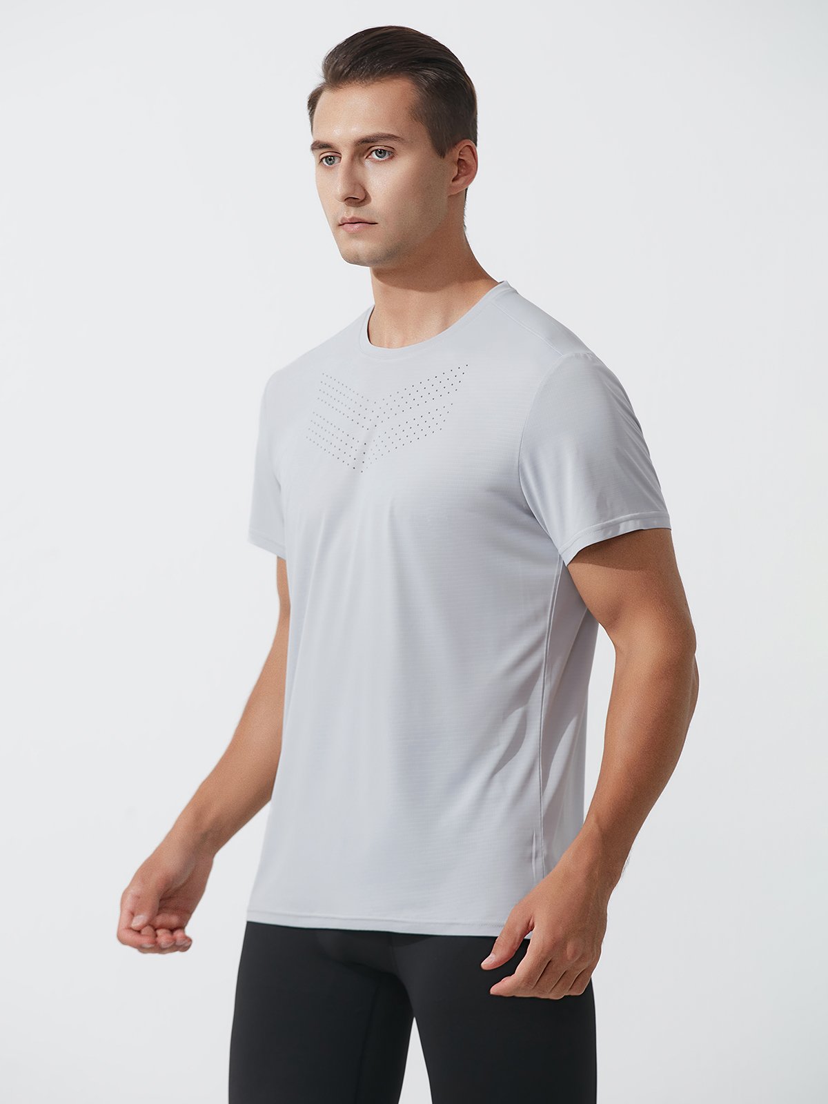 Aquila | Chemise de sport avec Tissu Ultra-Léger et Aérations Découpées au Laser pour Hommes