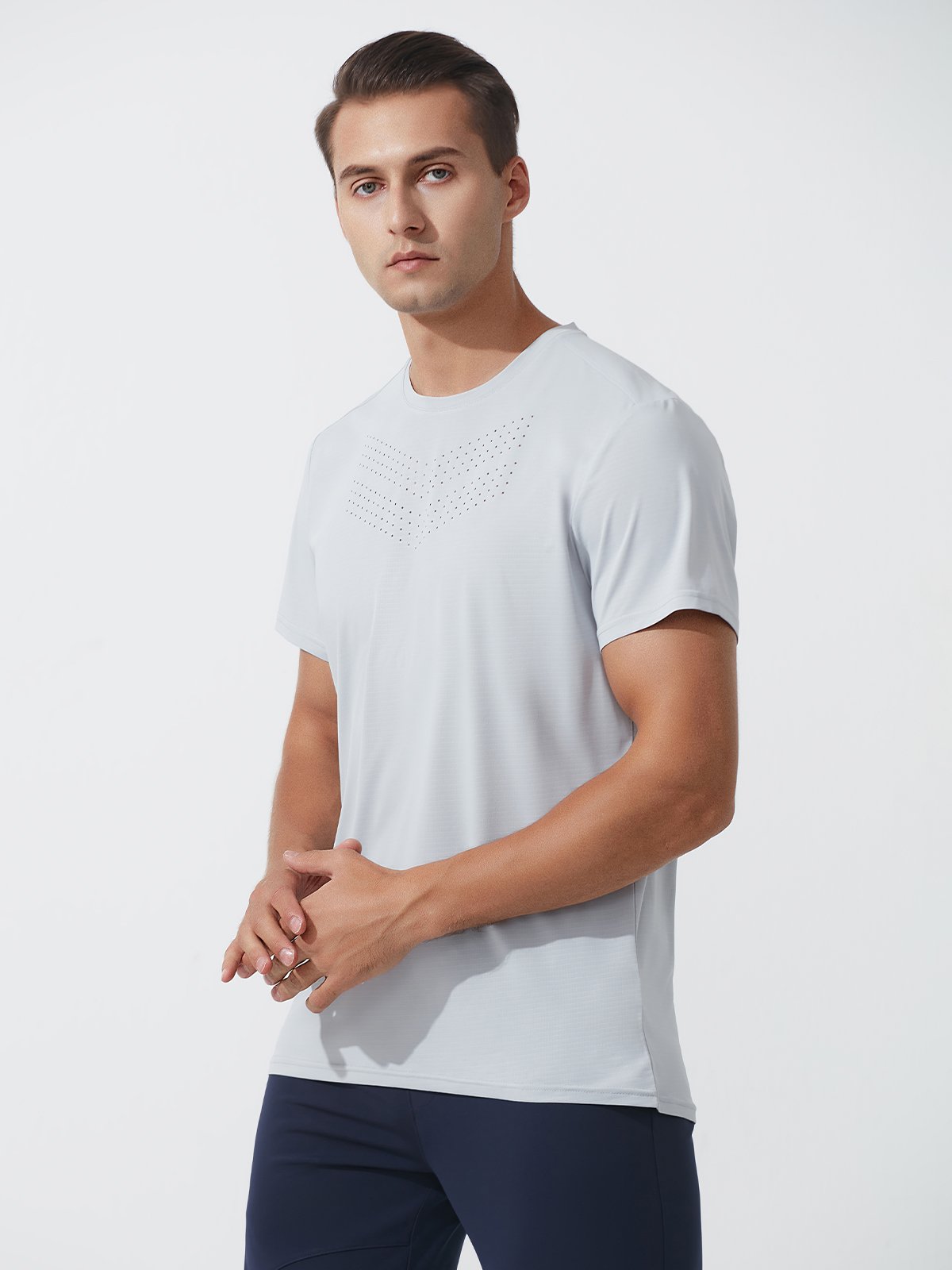 Aquila | Chemise de sport avec Tissu Ultra-Léger et Aérations Découpées au Laser pour Hommes