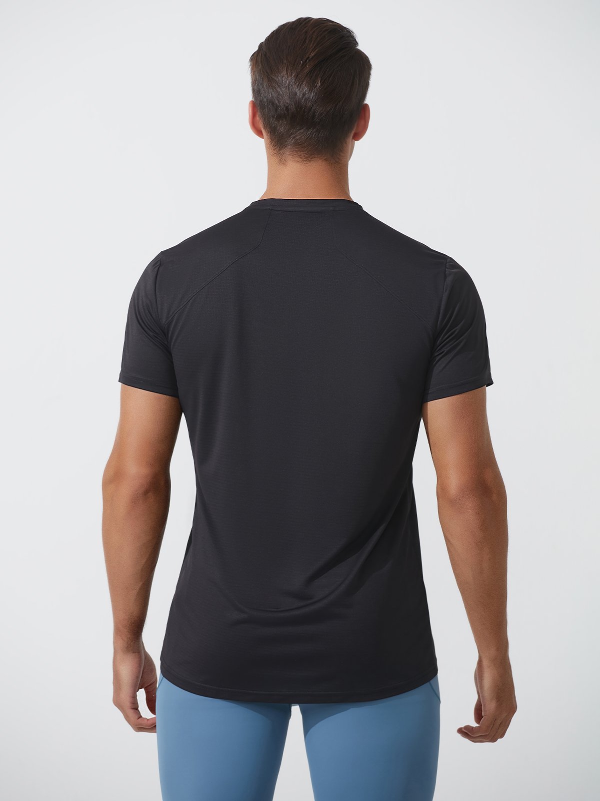 Aquila | Chemise de sport avec Tissu Ultra-Léger et Aérations Découpées au Laser pour Hommes