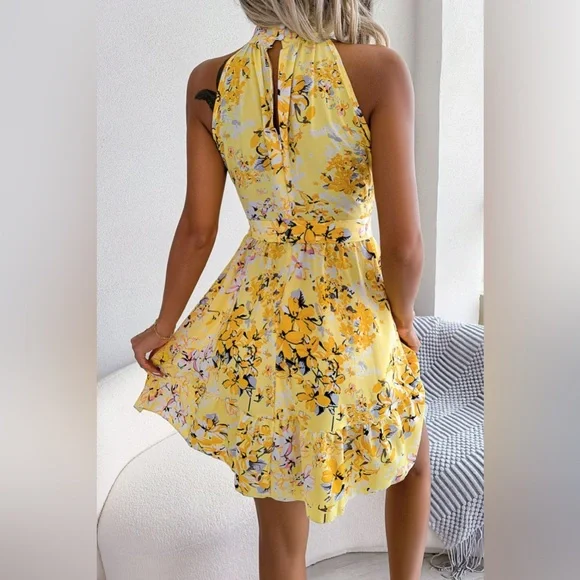 BelleRue - Robe trapèze florale à nouer à la taille et ourlet à volants